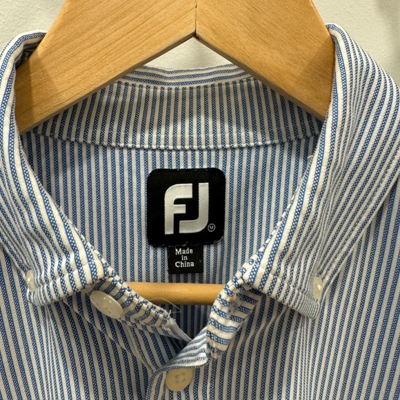 FootJoy performance golf shirt with button collar - Picture 2 of 5